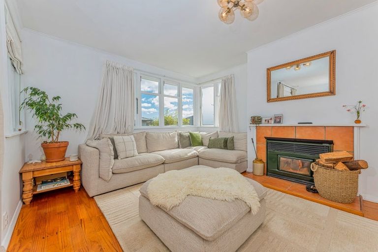 Photo of property in 10 Marie Crescent, Te Atatu South, Auckland, 0610