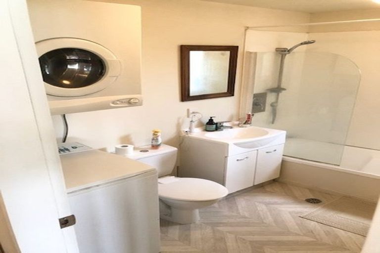 Photo of property in 4/39 Grafton Road, Roseneath, Wellington, 6011