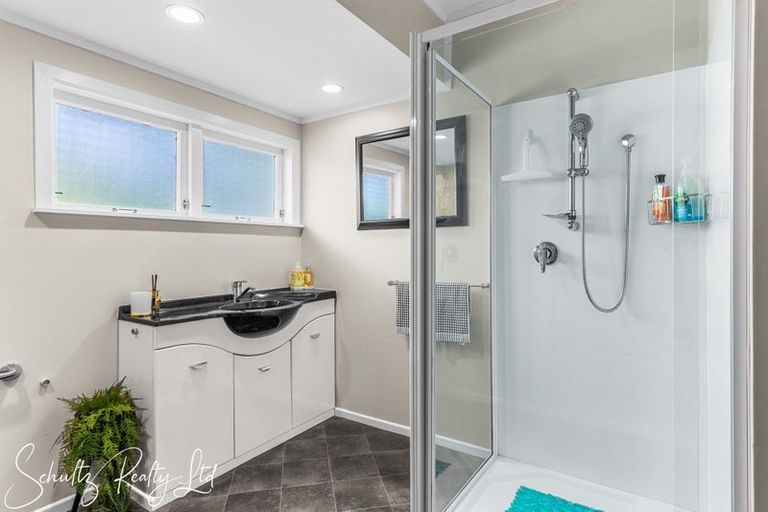 Photo of property in 25 Whaka Street, Maungaturoto, 0520