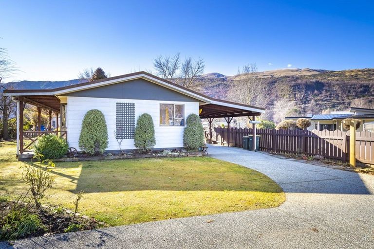 Photo of property in 58 Adamson Drive, Arrowtown, 9302