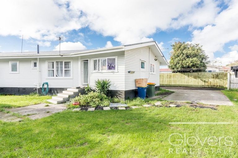 Photo of property in 97 Mcleod Road, Te Atatu South, Auckland, 0610