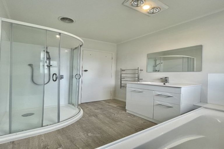 Photo of property in 21 Totara Park Road, Clouston Park, Upper Hutt, 5018