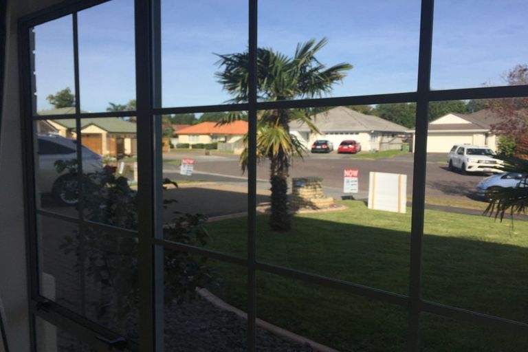 Photo of property in 16 Trovare Place, Golflands, Auckland, 2013