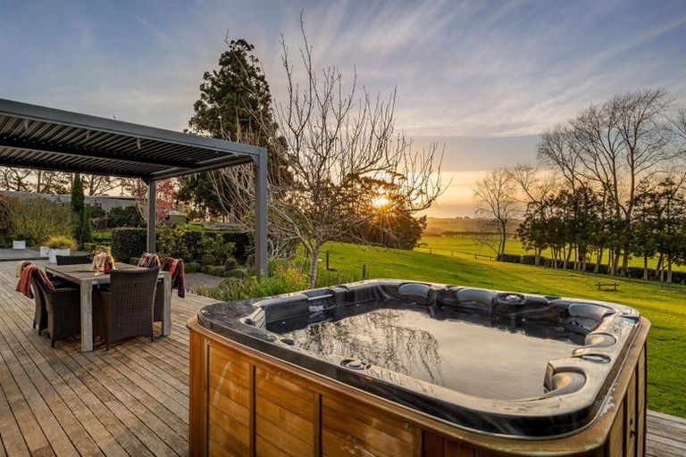 Photo of property in 124 Rimmer Road, Helensville, 0875