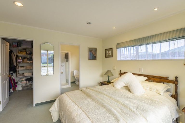 Photo of property in 66 Guildford Drive, Paraparaumu, 5032