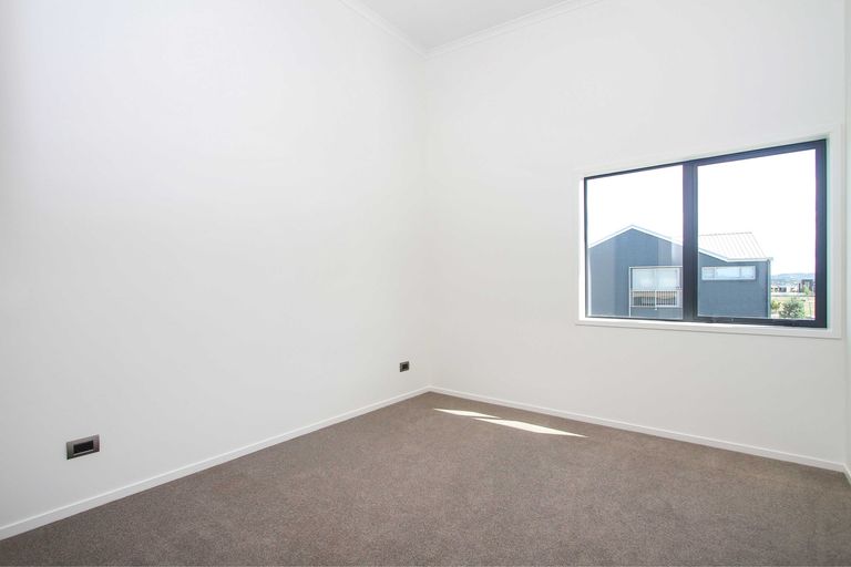 Photo of property in 37 Wallace Road, Hobsonville, Auckland, 0616