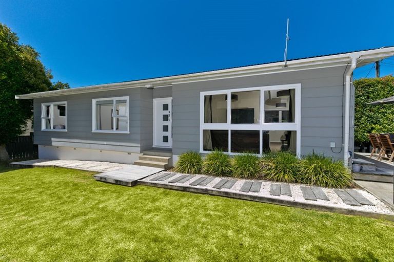 Photo of property in 7 Porter Avenue, Te Atatu South, Auckland, 0610
