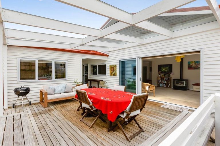 Photo of property in 4 Price Street, Westown, New Plymouth, 4310