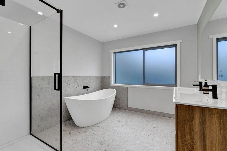 Photo of property in 82 Wairau Road, Oakura, 4314