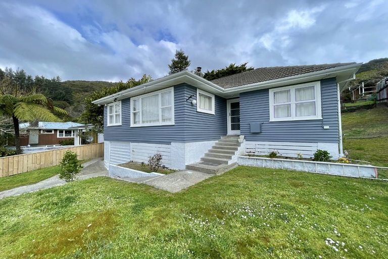 Photo of property in 6 Reid Road, Wainuiomata, Lower Hutt, 5014