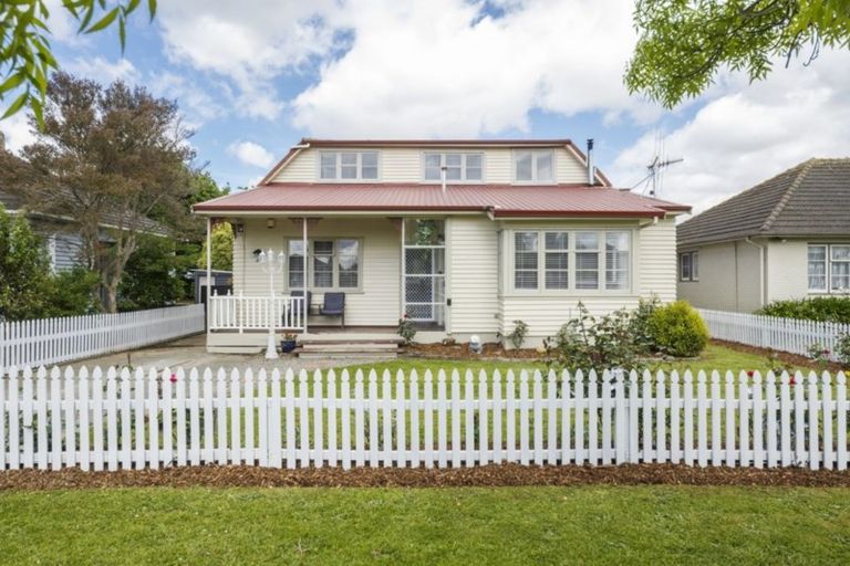 Photo of property in 28 Oxford Street, Hokowhitu, Palmerston North, 4410