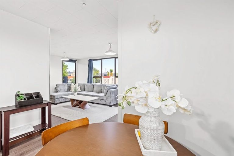 Photo of property in 8a Queenspark Drive, Parklands, Christchurch, 8083