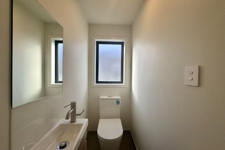 Photo of property in 12/506 Glenfield Road, Bayview, Auckland, 0629