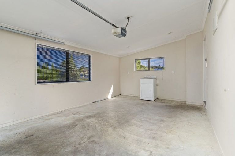 Photo of property in 10 Cedar Heights Avenue, Massey, Auckland, 0614