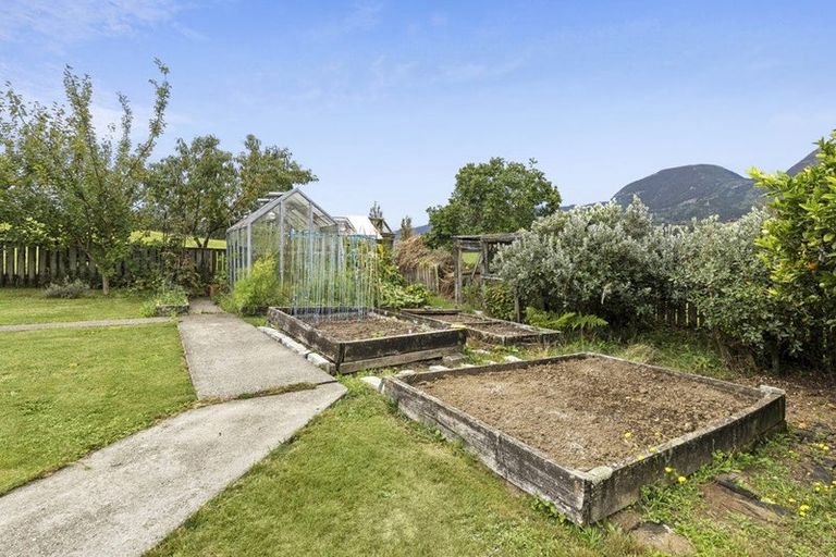Photo of property in 317 Abel Tasman Drive, Motupipi, Takaka, 7183