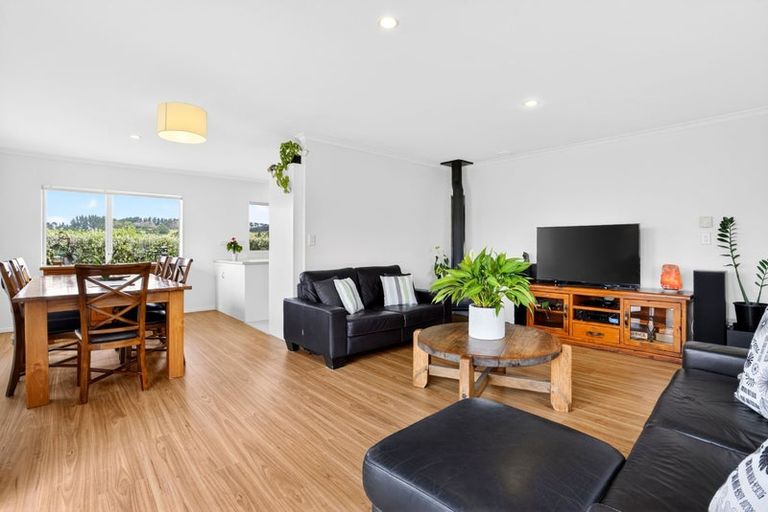 Photo of property in 1014 South Head Road, South Head, Helensville, 0874