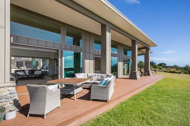 Photo of property in 187 Peka Peka Road, Peka Peka, Waikanae, 5391