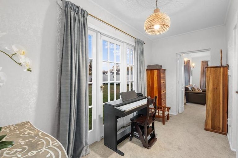 Photo of property in 24 Snowdon Road, Fendalton, Christchurch, 8052