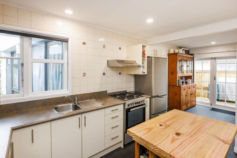 Photo of property in 18 Buick Crescent, Awapuni, Palmerston North, 4412