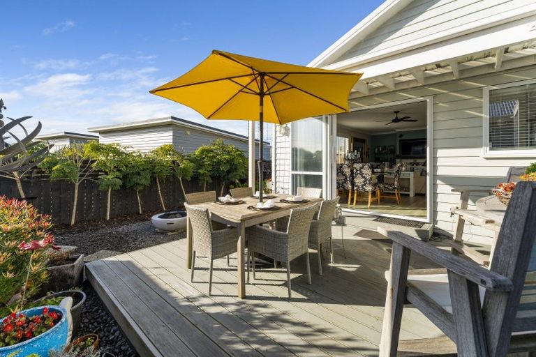 Photo of property in 39 Seagrass Place, Otaki Beach, Otaki, 5512