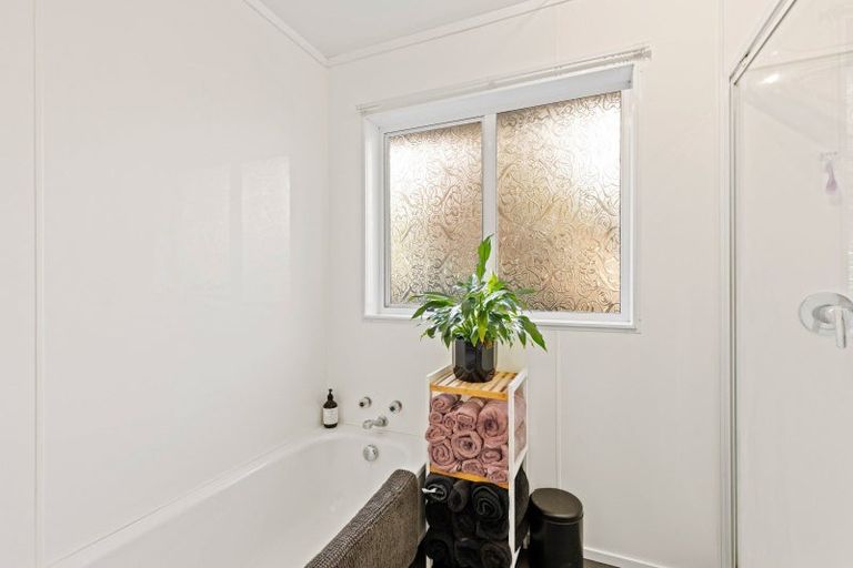 Photo of property in 4 Cargill Place, Frankleigh Park, New Plymouth, 4310