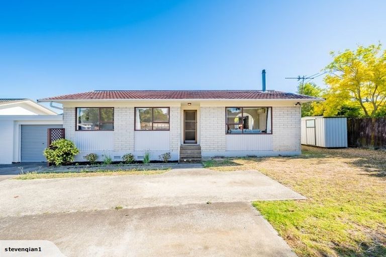 Photo of property in 2/32 Ballater Place, Highland Park, Auckland, 2010