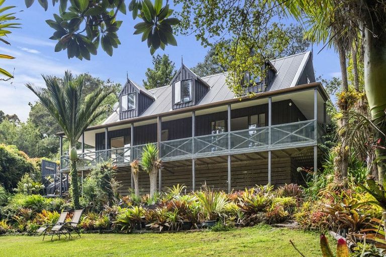 Photo of property in 109 Takahe Road, Titirangi, Auckland, 0604