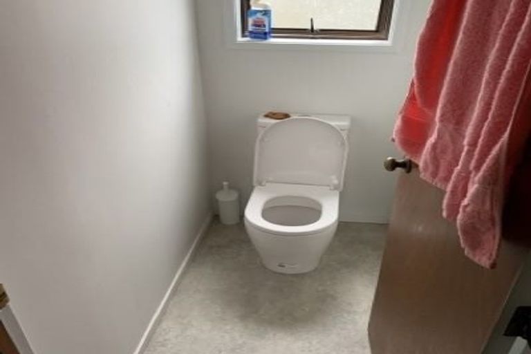 Photo of property in 4/18a Neal Avenue, Glenfield, Auckland, 0629