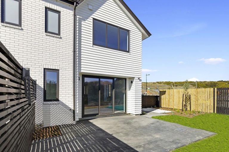 Photo of property in 32 Turtleback Avenue, Whitby, 5024