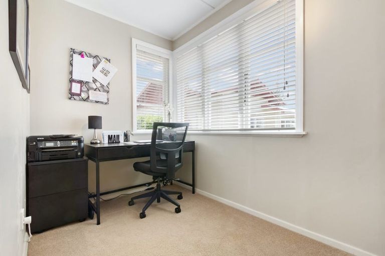 Photo of property in 43 Hutchinson Avenue, New Lynn, Auckland, 0600