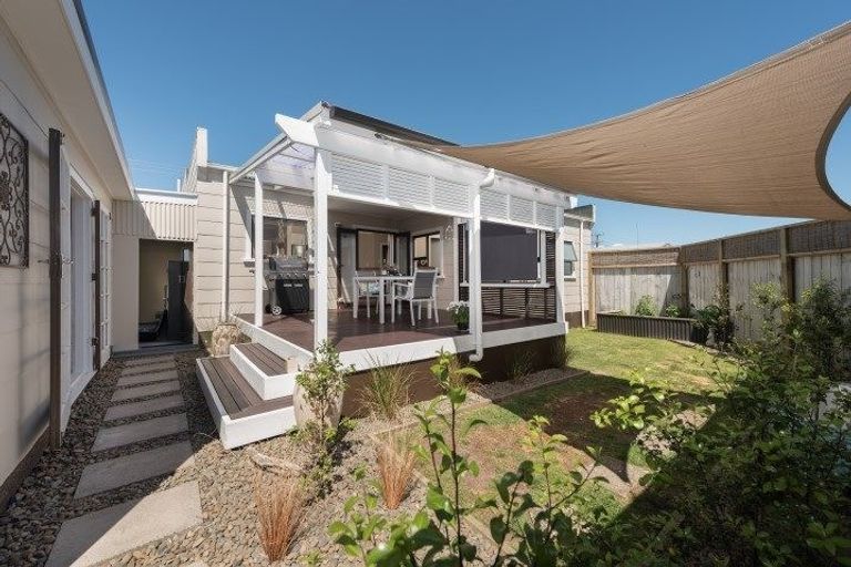 Photo of property in 35 Ngatai Road, Otumoetai, Tauranga, 3110