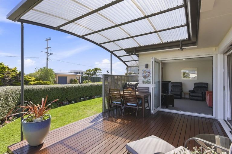 Photo of property in 91 Seaview Road, Paraparaumu Beach, Paraparaumu, 5032