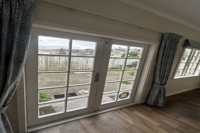 Photo of property in 227 The Parade, Island Bay, Wellington, 6023