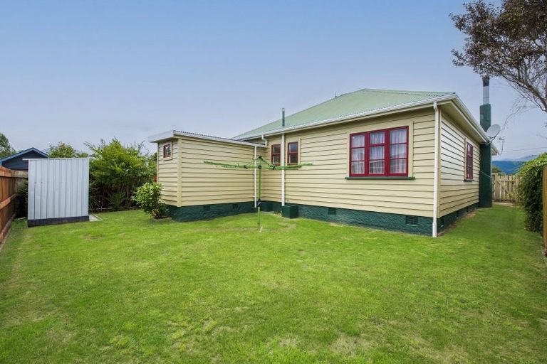 Photo of property in 73 Queenwood Road, Levin, 5510