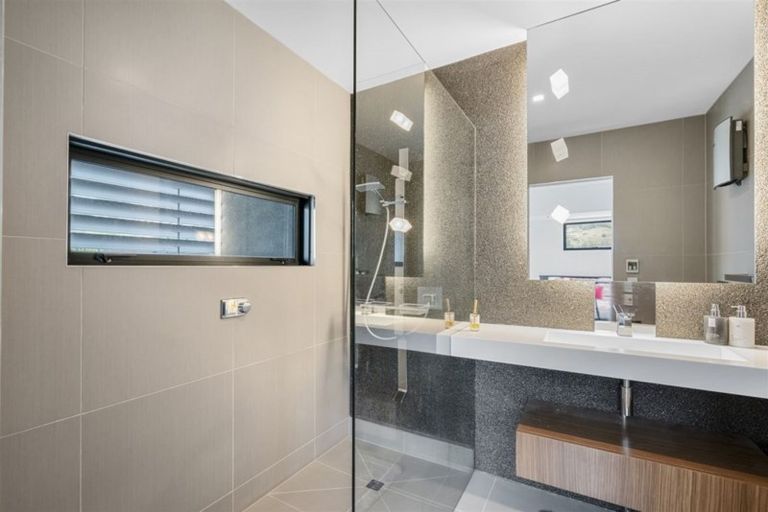 Photo of property in 145 Main Road, Redcliffs, Christchurch, 8081