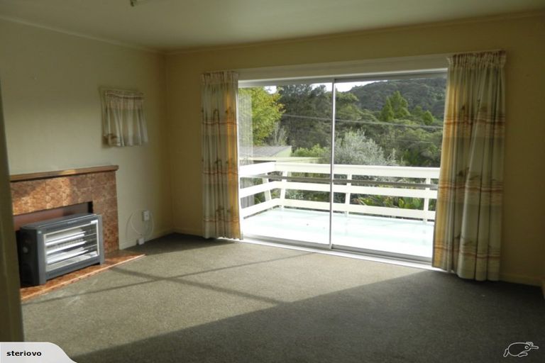 Photo of property in 58 Mountain Road, Henderson Valley, Auckland, 0612
