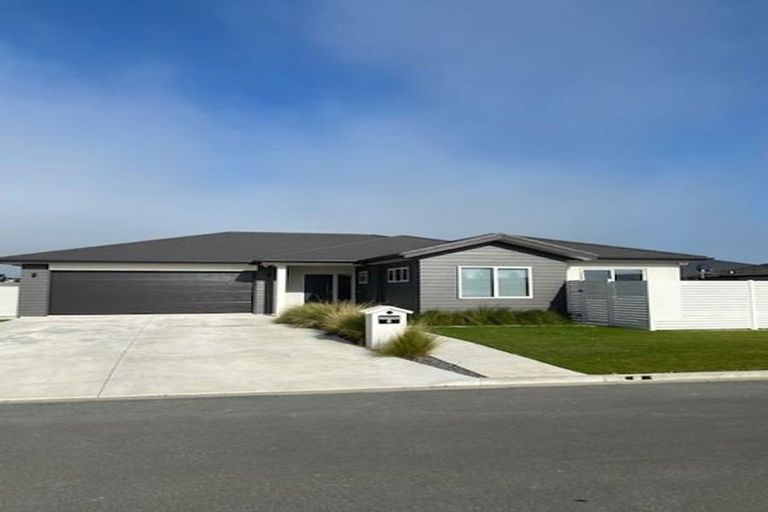 Photo of property in 2 Rangataiki Place, Awatoto, Napier, 4110