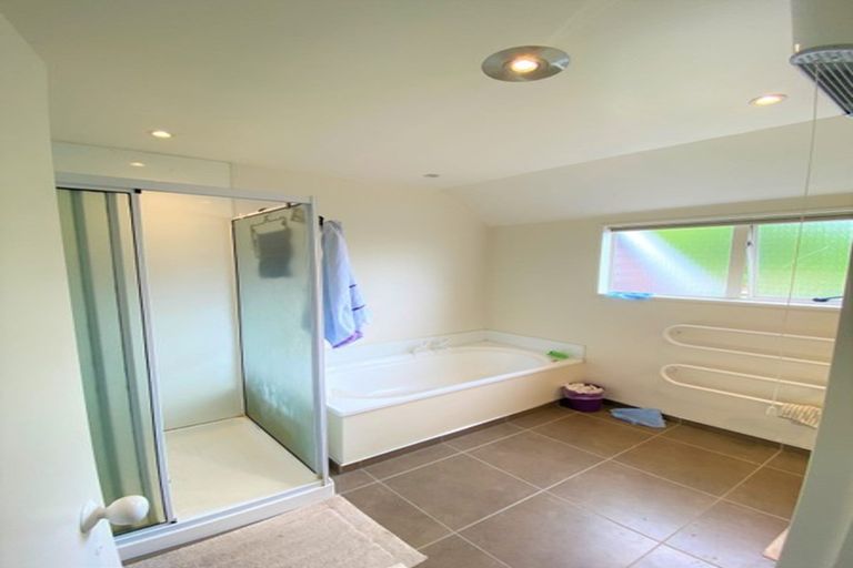 Photo of property in 6 Audley Gate, Avonhead, Christchurch, 8042