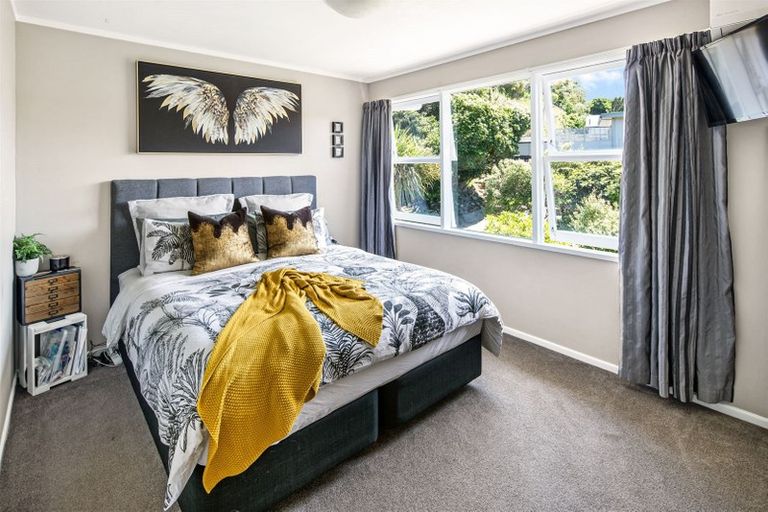 Photo of property in 1 Goddard Grove, Churton Park, Wellington, 6037