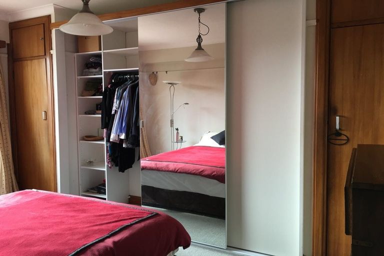 Photo of property in Owd Trafford Flats, 17 Brougham Street, Mount Victoria, Wellington, 6011