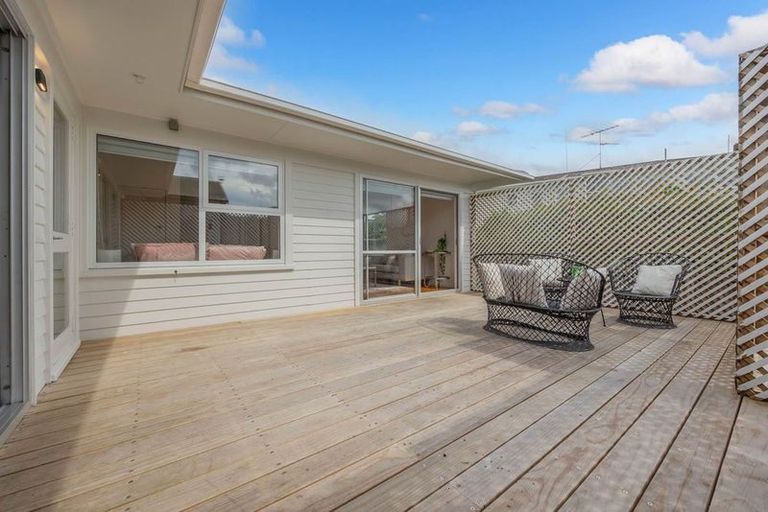 Photo of property in 1/11 Corunna Road, Milford, Auckland, 0620