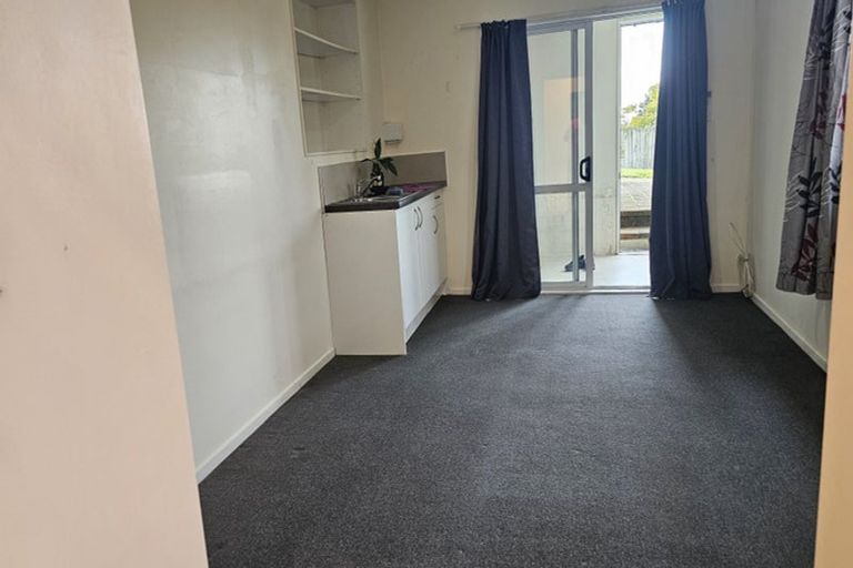 Photo of property in 127 Hobsonville Road, West Harbour, Auckland, 0618