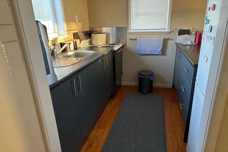 Photo of property in 1/80 Gloria Avenue, Te Atatu Peninsula, Auckland, 0610