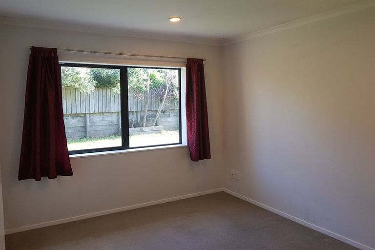 Photo of property in 2 Comber Place, Johnsonville, Wellington, 6037