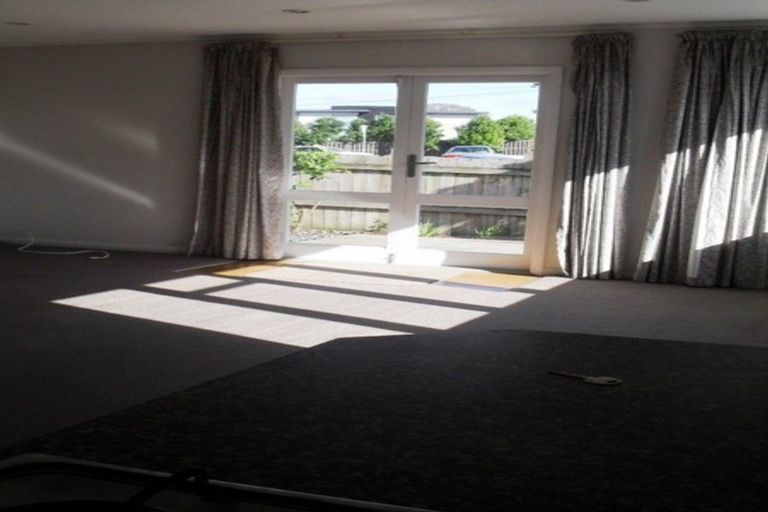 Photo of property in 2a Exmouth Road, Northcote, Auckland, 0627