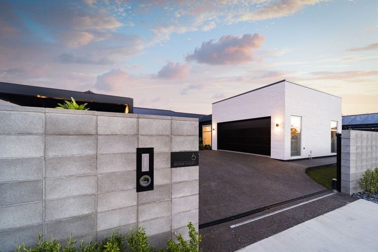 Photo of property in 6 Solitude Crescent, Kelvin Grove, 4414