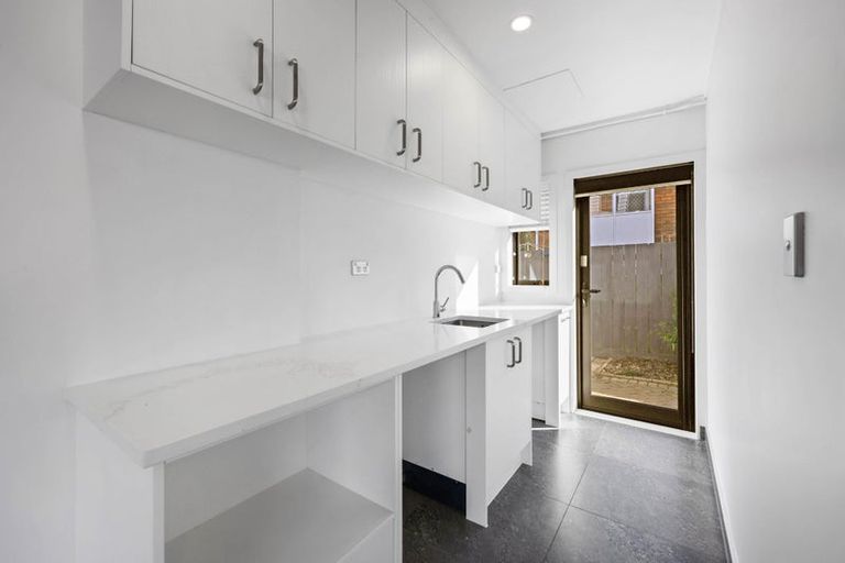 Photo of property in 2/30 Eastern Beach Road, Eastern Beach, Auckland, 2012