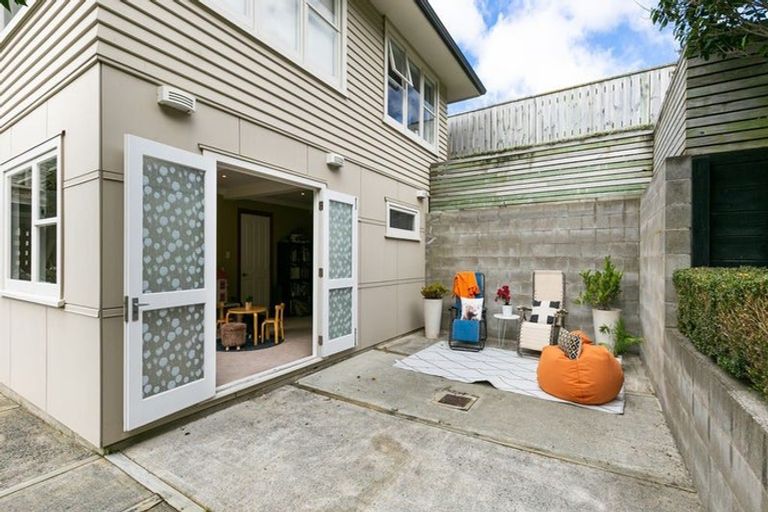 Photo of property in 327 Main Road, Tawa, Wellington, 5028