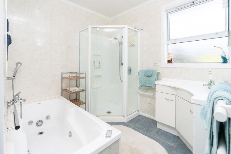 Photo of property in 8 Boscobel Lane, Tawa, Wellington, 5028