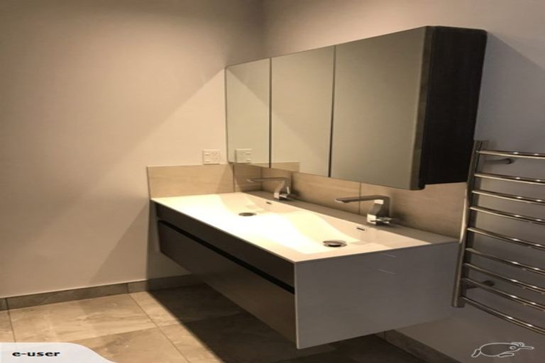 Photo of property in 30a Holland Street, Pukekohe, 2120